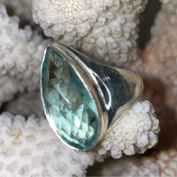 Sparkly Aqua blue Topaz teardrop facet cut ring - Picture 5 of 10
